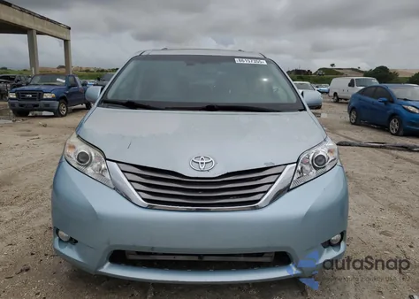 2015 Toyota Sienna Xle z USA, uszkodzony, nr VIN 5TDYK3DC6FS564678